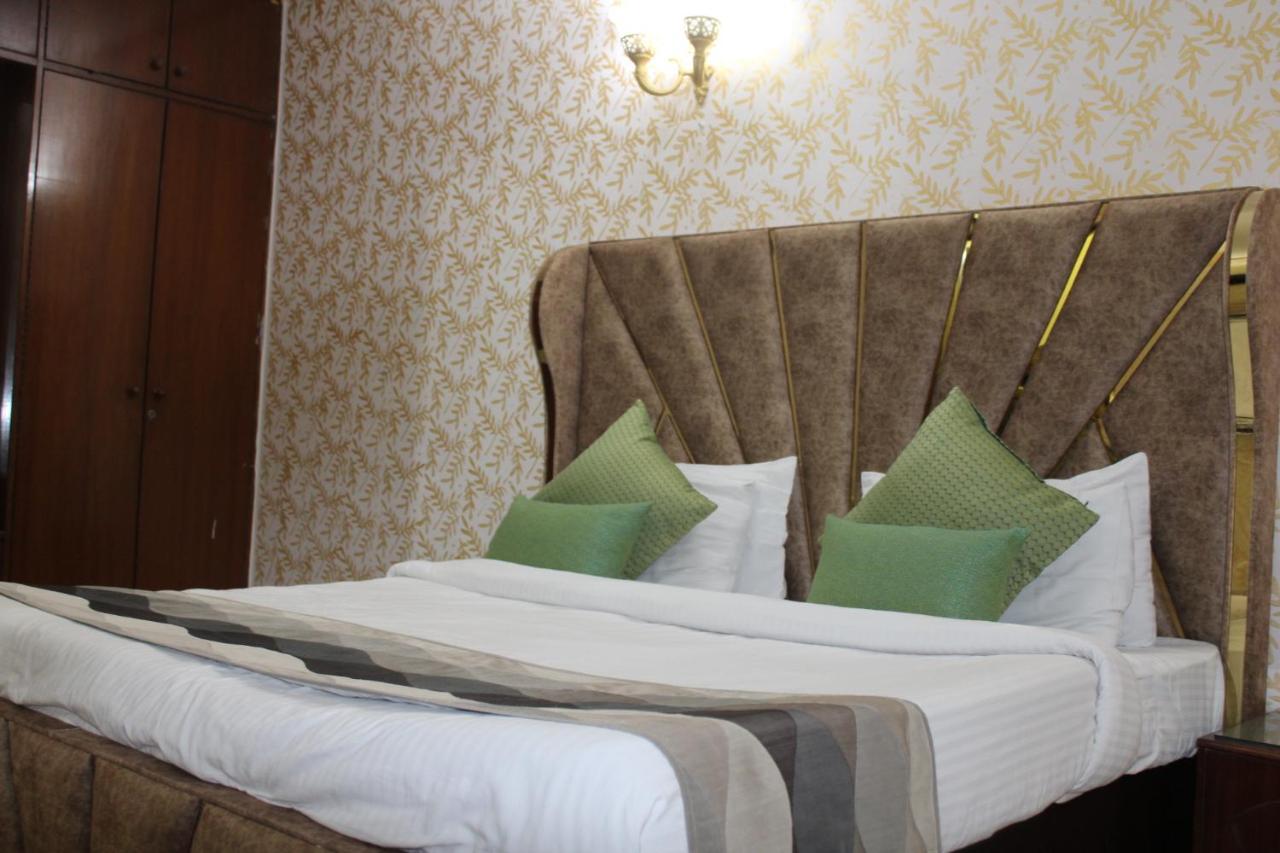 Awasthi Kozi Stays B&B - Closest To Vfs New Delhi Exteriör bild