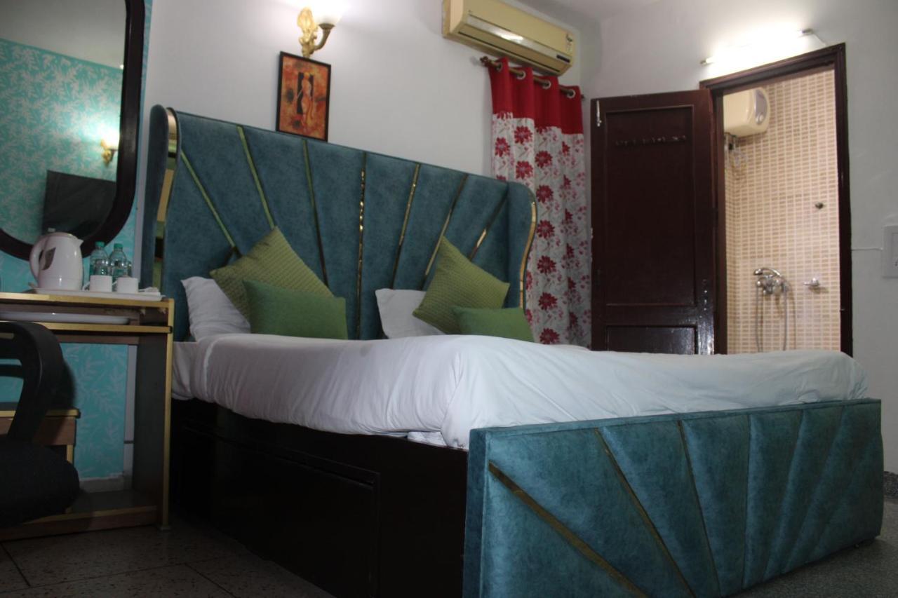 Awasthi Kozi Stays B&B - Closest To Vfs New Delhi Exteriör bild