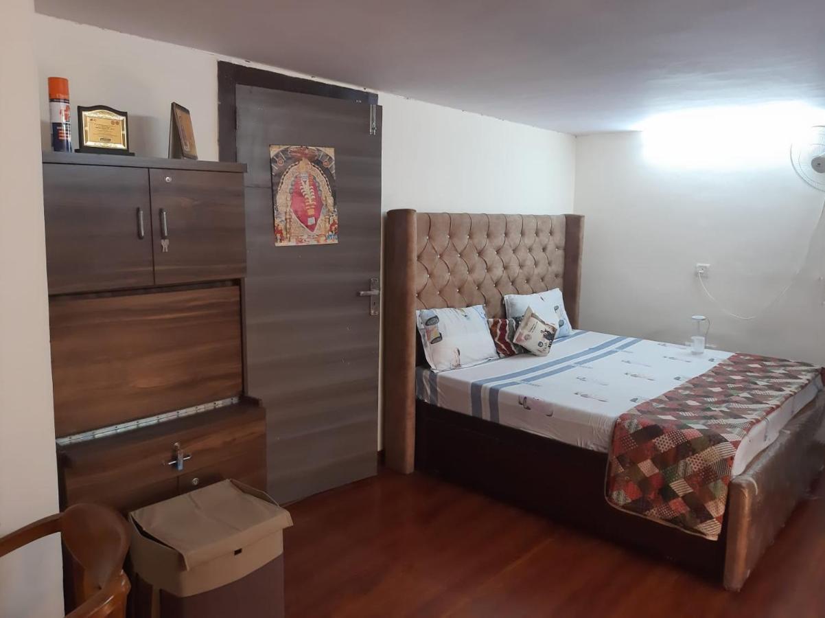 Awasthi Kozi Stays B&B - Closest To Vfs New Delhi Exteriör bild